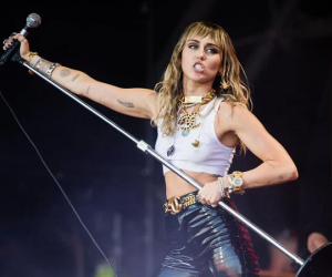 Miley Cyrus bất ngờ bị réo tên giữa vụ lùm xùm chấn động về nữ ca sĩ đi tiểu vào mặt khán giả