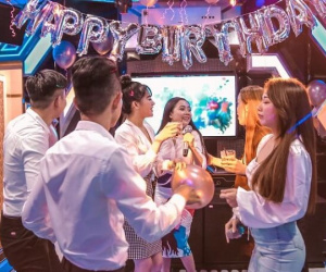TP.HCM cho phép quán karaoke, massage mở cửa
