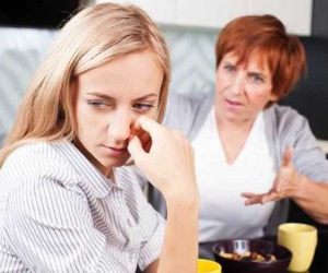 Choáng váng mẹ chồng dạy con trai: 'Cứ lăng nhăng vào cho vợ mày nó sợ'