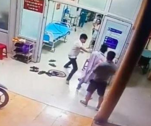Chở bệnh nhân đến cấp cứu, người nhà đánh nhân viên y tế đa chấn thương