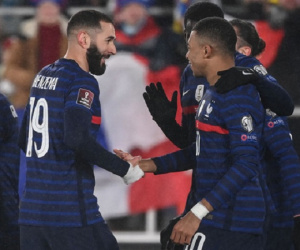 Song tấu Benzema - Mbappe tỏa sáng, Pháp bất bại tới World Cup