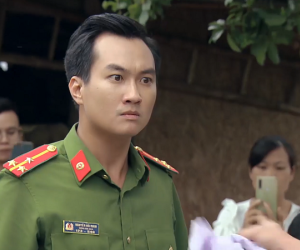 Phố trong làng tập 8: Nam bị Mến 'Chí Phèo' đánh ghen, người dân rần rần quay clip
