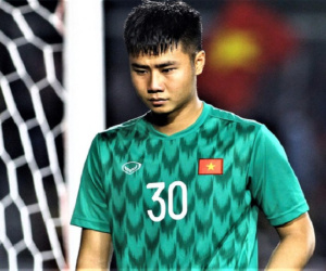 Thủ môn Việt Nam phát hiện dị tật, phải bỏ dở vòng loại World Cup 2022, được VFF hội chẩn về chấn thương thế nào?