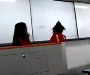 Clip: Cô giáo quát mắng, tát bé gái 'bôm bốp' trước mặt cả lớp vì lý do khó chấp nhận