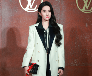 1001 drama thảm đỏ Louis Vuitton : Lưu Diệc Phi 'chịu oan', Chu Nhất Long bị chửi thậm tệ, Thư Kỳ gây khó hiểu vì?