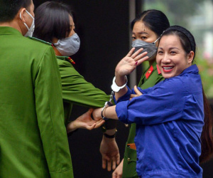 Vợ 'Đường Nhuệ' bị giam vẫn trang điểm môi son, móng đỏ ra tòa: Công an Thái Bình nói gì