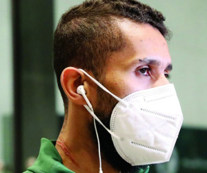 Rợn người với vết thương dài cả gang trên cổ đội trưởng Saudi Arabia vì bị Tuấn Anh... cào