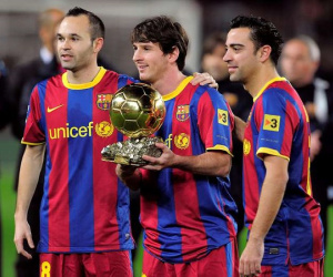 Chủ tịch Barca không loại trừ khả năng đón Messi và Iniesta trở lại