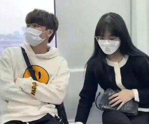 Hot Tiktoker mới nổi gây tranh cãi khi ngồi 'ghế cấm' trên tàu Cát Linh - Hà Đông để quay video