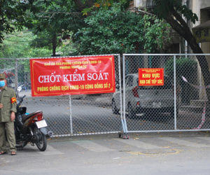 Phong tỏa hai con ngõ ở phường Nguyễn Du sau khi ghi nhận 20 F0, khẩn tìm người đến hiệu thuốc, nhà hàng
