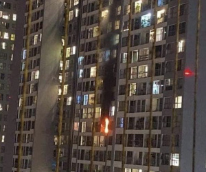Cháy tầng 15 chung cư cao cấp ở Times City, hàng trăm người dân hoảng loạn