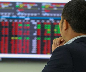 Kỷ lục 2,4 tỷ USD/phiên: Cảnh báo khi ai cũng say lãi chứng khoán
