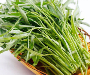 Bếp trưởng chia sẻ cách nhìn để biết rau muống có bị ngâm hoá chất hay không