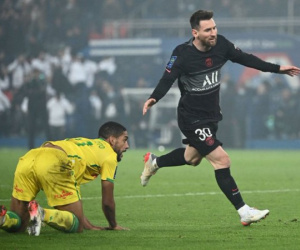 Messi lần đầu ghi bàn tại Ligue 1, PSG thắng Nantes trong thế thiếu người