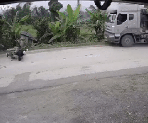 Camera hành trình 'vạch mặt' thủ phạm suýt đẩy 2 mạng người vào gầm xe container