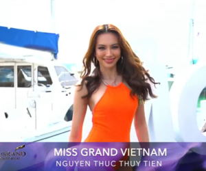 Đảm nhận vị trí vedette, Thùy Tiên sáng chói với swimsuit vàng cam, tạo dáng cực hút tại Miss Grand
