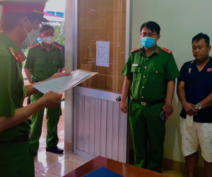 Công an khám xét khẩn cấp nơi làm việc của 1 cán bộ ở TP Vũng Tàu
