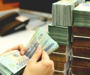 Gửi tiết kiệm gần 5,3 triệu tỷ đồng, người dân 'giàu' hơn cả doanh nghiệp