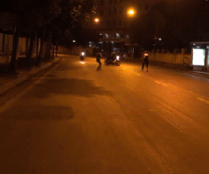 Công an Hà Nội vây bắt hơn 40 thanh thiếu niên đua xe náo loạn đường phố, gây tai nạn cho nhiều người dân