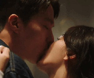 Bí mật gây sốc về cảnh hôn nóng bỏng của Song Hye Kyo và tình trẻ kém 12 tuổi trong phim mới