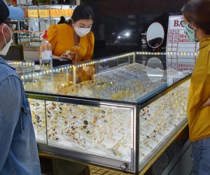 Giá vàng hôm nay 24-11: Giới đầu cơ lại bán khống
