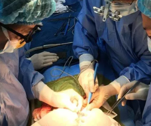 Tai nạn kinh hoàng: Con trai 8 tuổi bị lưỡi cưa đá mài của cha cắt đứt khí quản nguy kịch