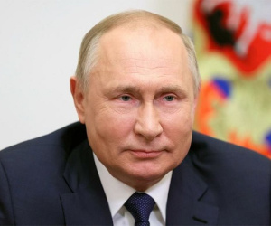 Putin thử nghiệm loại vắc xin ngừa Covid-19 nhỏ mũi