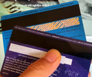 Thẻ ATM 'đời cũ' sẽ bị vô hiệu hóa sau 31-12, khách hàng cần lưu ý gì?
