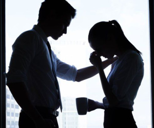 Vợ ngoại tình với cấp trên, chồng làm điều không ai ngờ tới khiến mọi người đều bàng hoàng nhưng lạnh người nhất là phản ứng của người vợ