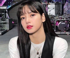 Hé lộ lý do Lisa (thành viên nhóm BLACKPINK) dù tiêm đủ 2 mũi vắc-xin vẫn nhiễm Covid-19
