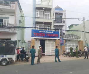 Nghi án chồng giết vợ trong nhà nghỉ rồi tự tử, con nhỏ bơ vơ