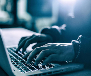 Thuê sát thủ online giết chồng cũ, người phụ nữ không ngờ đây lại là nơi báo án của Admin