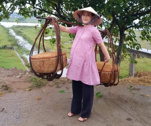 Thương ngày nắng về: Lộ cảnh bà Nga mang bầu cô út, bụng vượt mắt vẫn gồng gánh thúng bún riêu