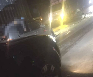 Người đàn ông đi xe máy bị ô tô tông trúng văng lên nóc xe tử vong