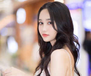 NSX Dung Bình Dương tiết lộ từng bật khóc trên thảm đỏ vì một câu nói thiếu tôn trọng của Trúc Anh, tuyên bố khởi kiện nếu nữ diễn viên vẫn im lặng