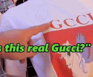 Cười đau bụng với màn trả giá của anh Tây khi mua áo Gucci tại chợ Việt: 'Bà nhìn mặt tui có dễ bị lừa không?'