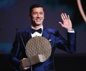 Lewandowski nói gì khi trượt bóng Vàng vào tay Messi?