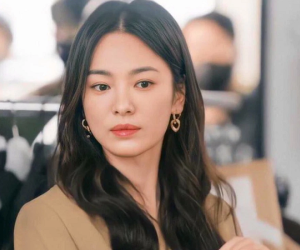 Song Hye Kyo bị 'ném đá' khi tiếp tục cặp kè trai trẻ kém 13 tuổi