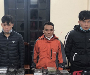 Bắt 4 đối tượng, thu giữ 100 bánh heroin trong đường dây ma túy xuyên quốc gia