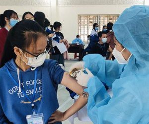 Thêm 22 học sinh cấp cứu sau khi tiêm vaccine Pfizer, 2 em bị co giật được chuyển viện gấp