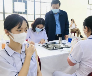 895 học sinh xảy ra phản ứng, trong đó 26 em phản ứng nặng sau khi tiêm vắc xin Pfizer