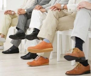 5 tư thế ngồi của đàn ông là 5 số phận khác biệt: Người có tiền dáng ngồi rất khác!