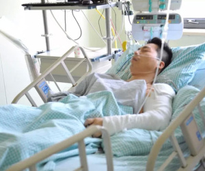 Thanh niên 30 tuổi bị biến dạng hết các khớp, mụn thịt mọc khắp người: Do 2 thói quen ăn uống phổ biến của người trẻ