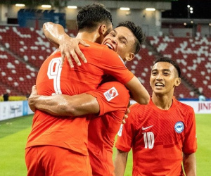 Chủ nhà Singapore đè bẹp Myanmar