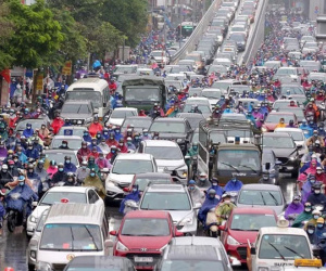 Hà Nội sớm cấm xe máy: Đi lại thế nào khi vận tải công cộng ì ạch?