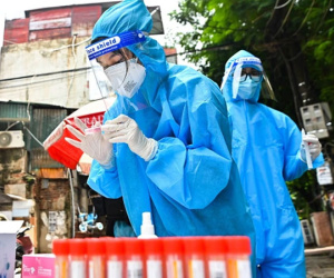 Hà Nội yêu cầu không đẩy ca F0 thể nhẹ lên tuyến trên