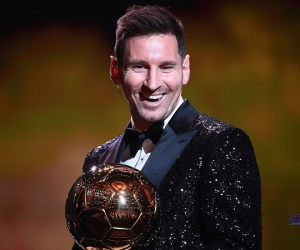 Messi nhận hung tin ngay sau khi lập kỷ lục đoạt bảy Quả Bóng Vàng