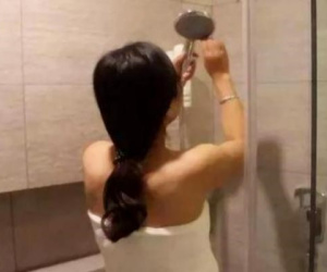 Vợ tắm 6 lần/ngày, chồng đòi ly hôn vì 'hết chịu nổi'