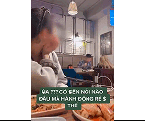 Xôn xao clip gái xinh đi ăn tiện thể 'thả thính' bạn trai nhà người ta, dân tình xúm vào chỉ trích 'trà xanh' nhưng cái kết của cặp đôi lại khiến ai nấy choáng váng