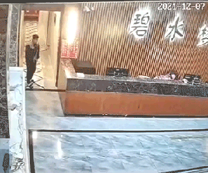 Đi spa một ngày một đêm với liệu trình đắt nhất, tưởng đại gia ai ngờ hành động của khách khiến ông chủ tái mặt